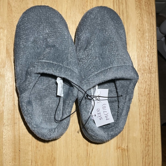 NWT Womenns Just be Gray Clog Style Slippers 
Size  7 To 8 - Picture 3 of 3